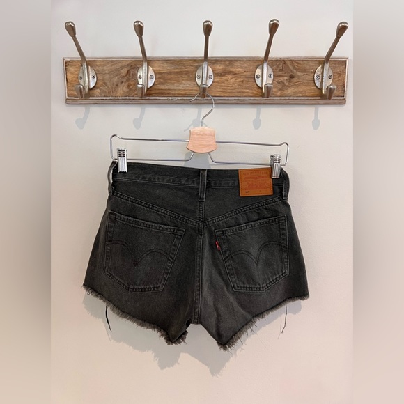 Levi’s size 25 high rise 501 jean shorts - Picture 5 of 6